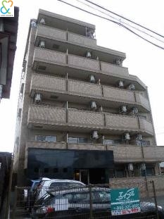 福岡市西区周船寺のマンションの建物外観