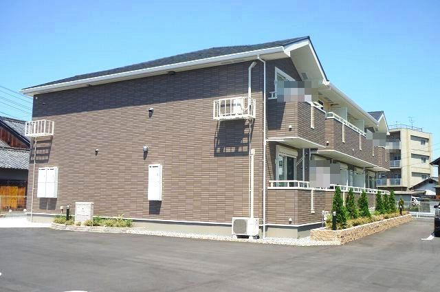 羽島市竹鼻町のアパートの建物外観