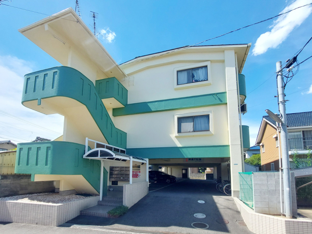 松山市桑原のマンションの建物外観