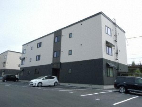 札幌市白石区川下一条のアパートの建物外観