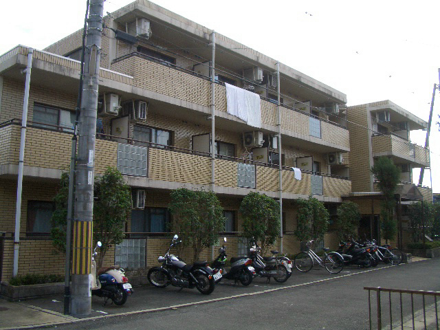 京都市北区上賀茂東上之段町のマンションの建物外観