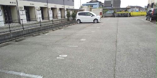 【レオパレスＨＯＰＥの駐車場】
