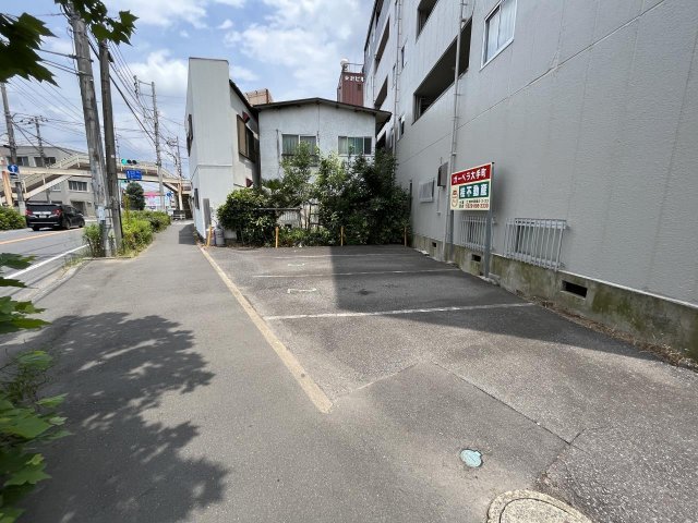 【ガーベラ大手町の駐車場】