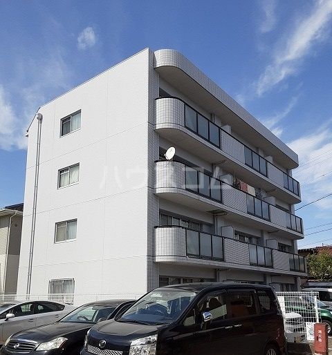 江南市古知野町牧森のマンションの建物外観