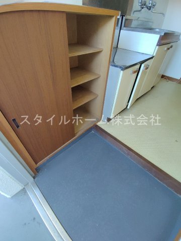 【マンション鈴一の玄関】