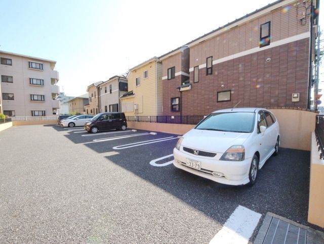 【所沢市東所沢和田のマンションの駐車場】