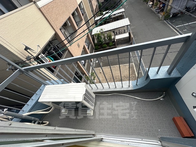 【堺市堺区香ヶ丘町のマンションのバルコニー】