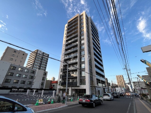 【札幌市西区琴似一条のマンションの建物外観】