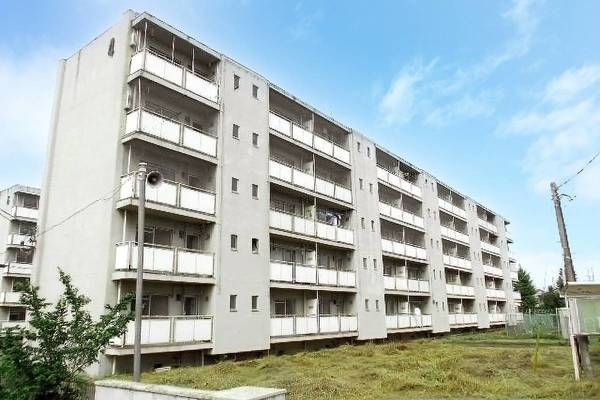 【行田市大字長野のマンションの建物外観】