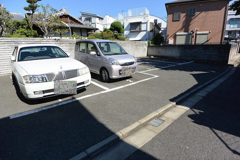 【エミネンス牧野の駐車場】