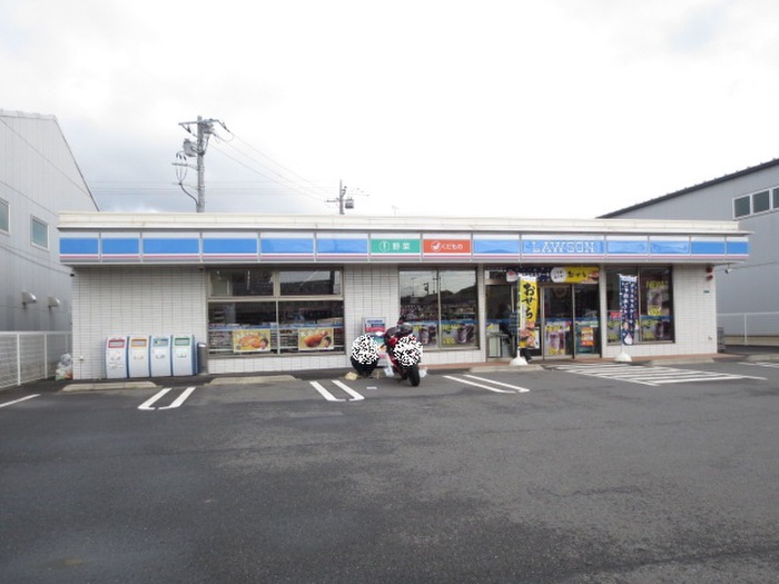コンビニ　ローソン（コンビニ）まで151m