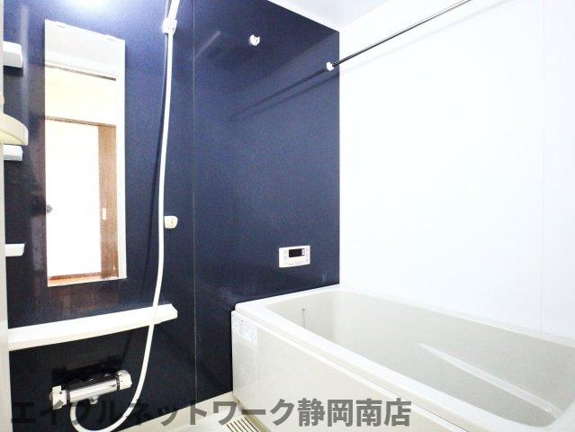 バス・シャワールーム　落ち着いた空間のお風呂です