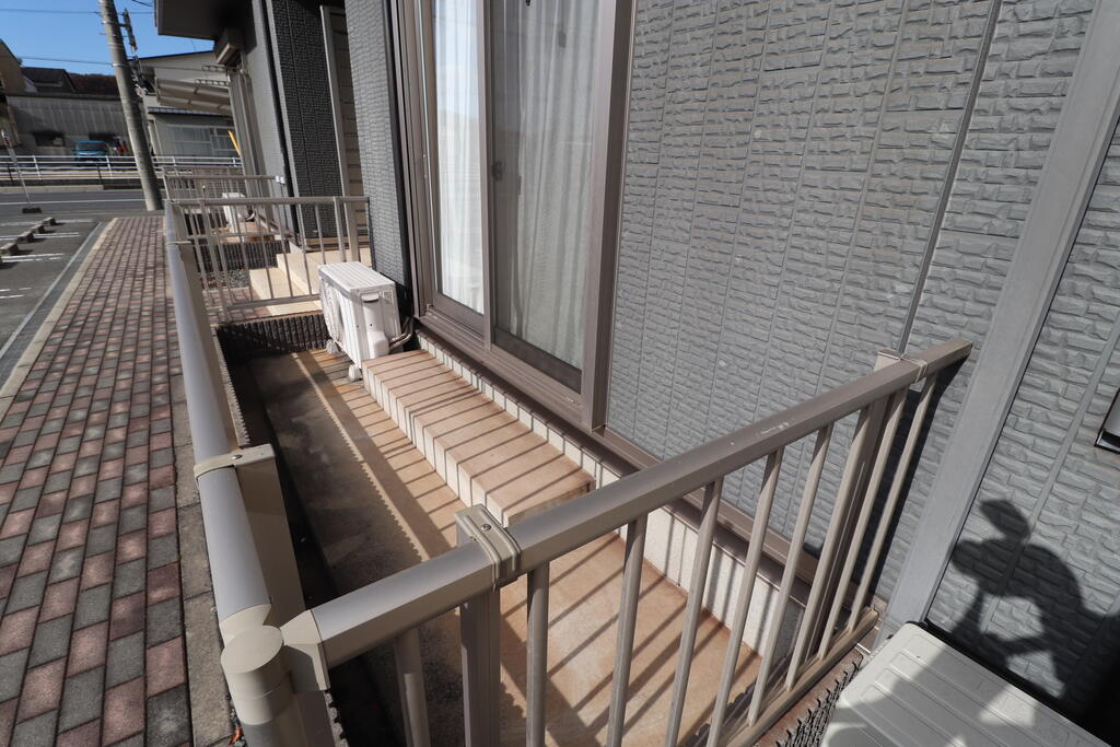 バルコニー　陽当たり良好