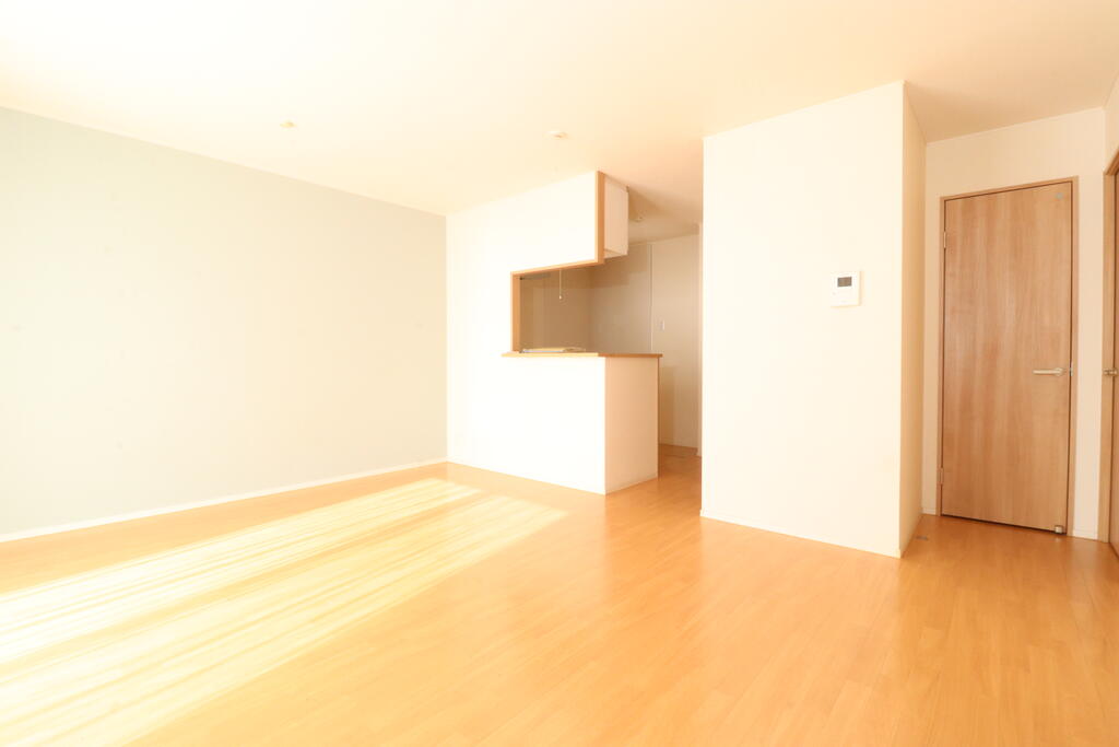 居室・リビング　明るいリビングダイニング