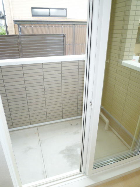 バルコニー　陽当たり良好なバルコニーです♪