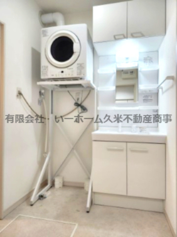 洗面設備　脱衣スペース。乾太くん付き