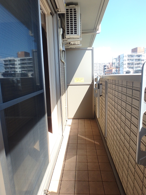 バルコニー　●ワイドスパンのバルコニー。