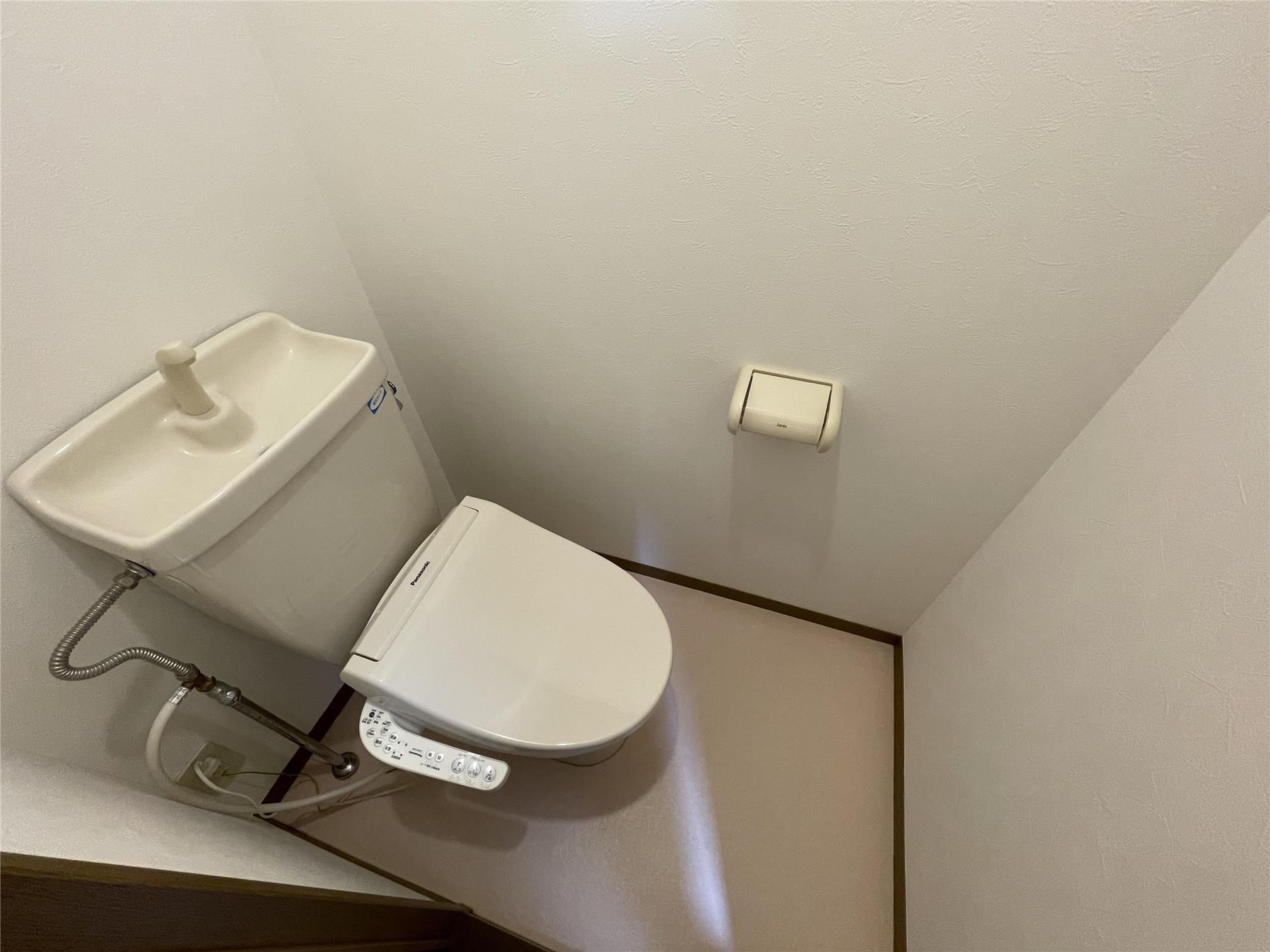 トイレ　温水洗浄便座