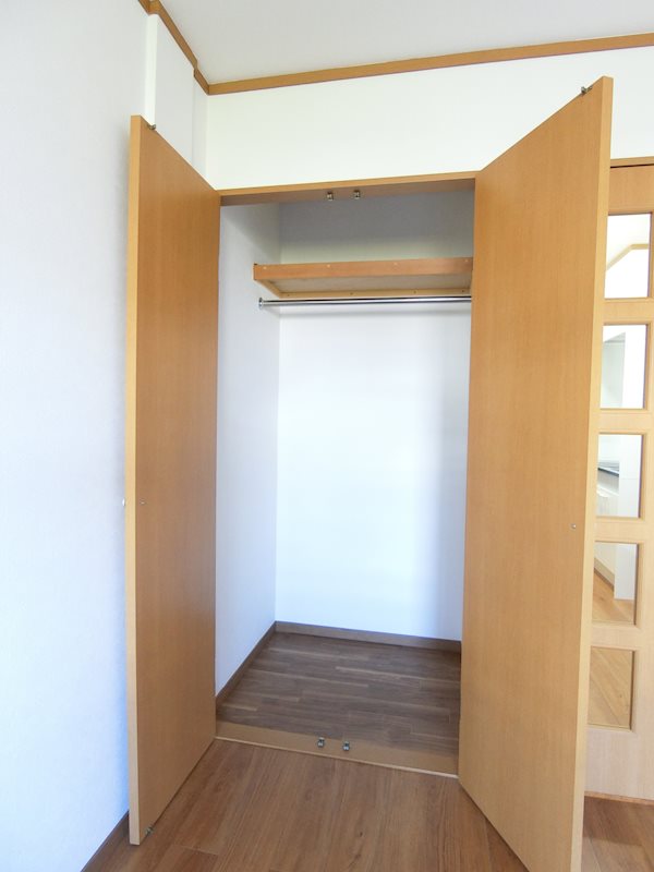 収納　便利なハンガーラックがありサイズも十分です！