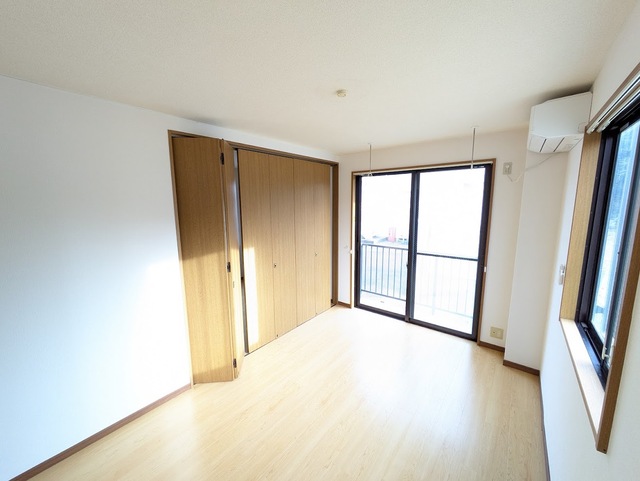 居室・リビング　明るい印象のお部屋です