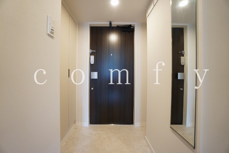 玄関　姿見のある玄関