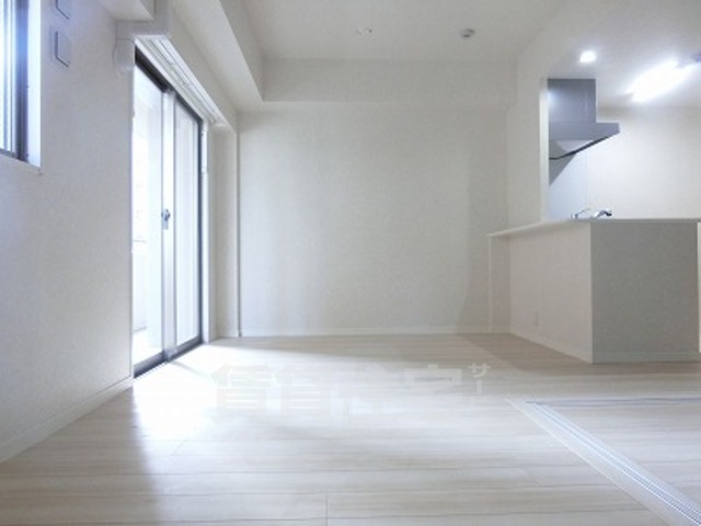 居室・リビング　同物件別部屋