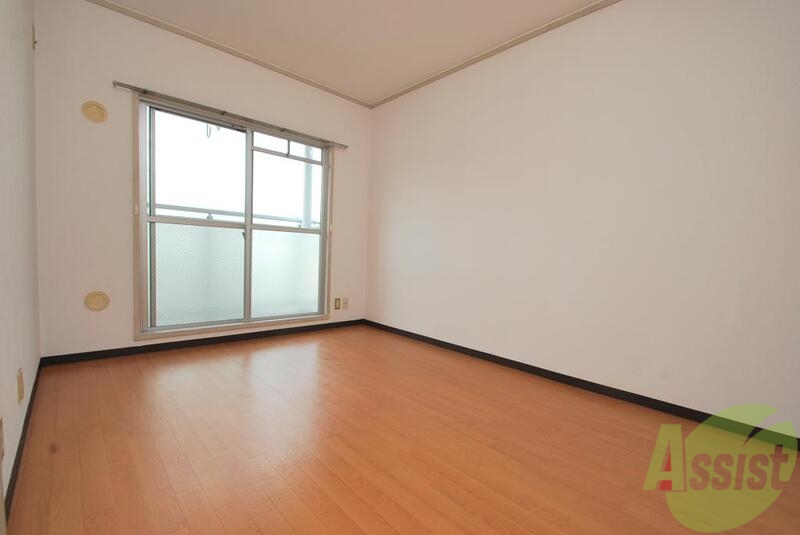 その他部屋・スペース　朝には心地よい光が差し込む、このお部屋でお休みください。