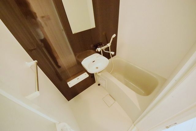 バス・シャワールーム　★浴室内乾燥機付きのおしゃれなバスルームです★