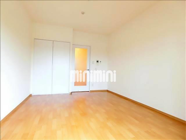 居室・リビング　８帖の洋室です。