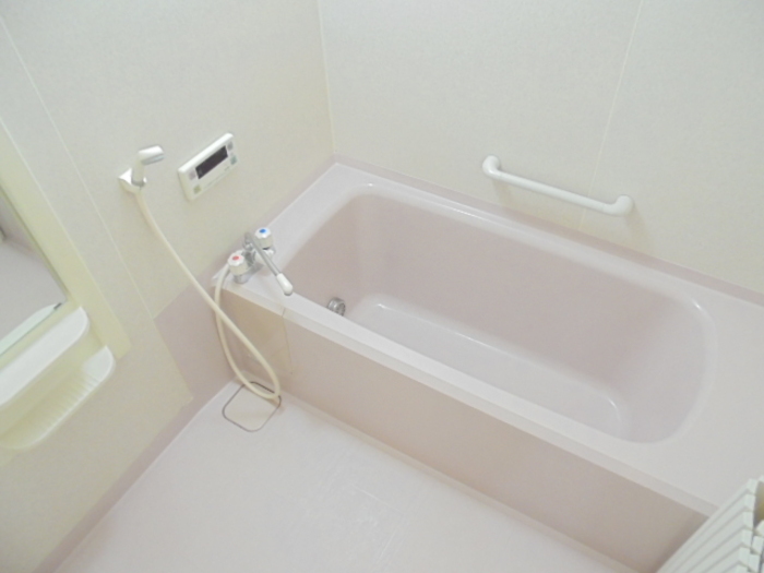 バス・シャワールーム　落ち着いた空間のお風呂です