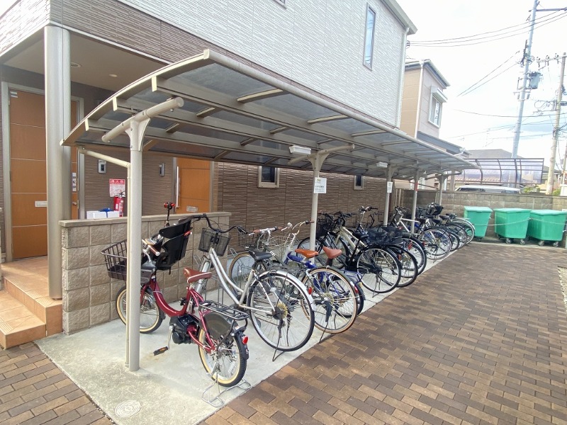 その他共有部分　屋根付き駐輪場！