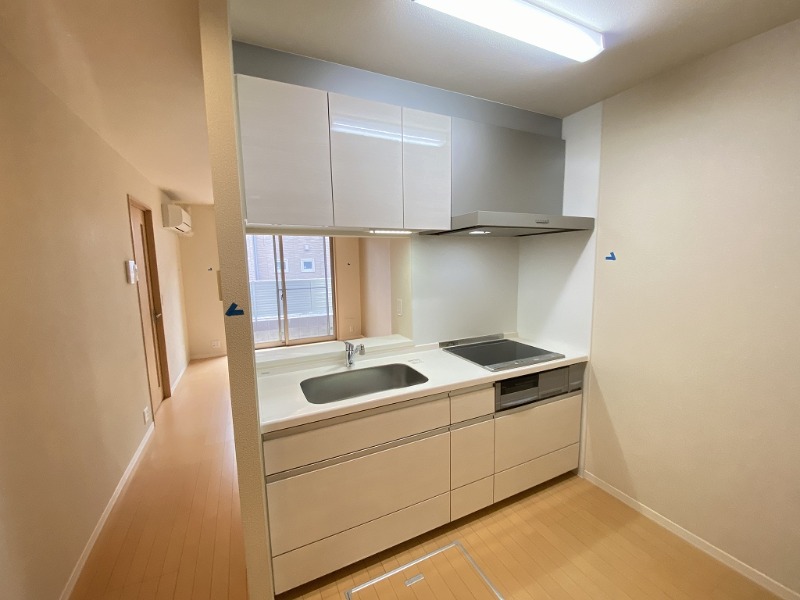 キッチン　システムキッチン！３口ＩＨコンロ！