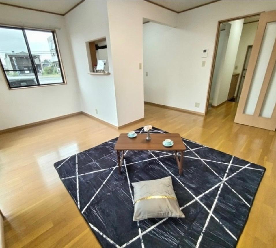 その他部屋・スペース　陽当たりの良い開放的なリビング