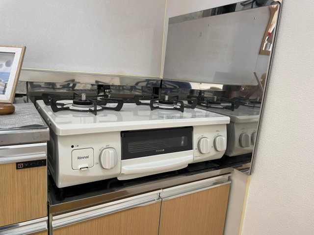 その他　新品二口ガスコンロ付きです