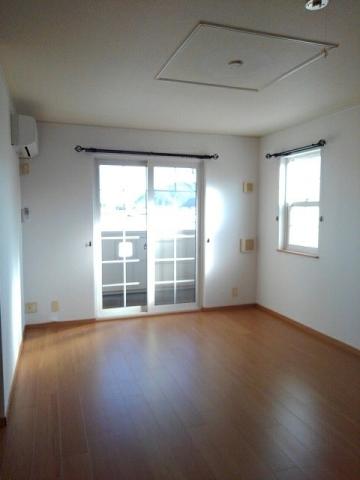 居室・リビング　※同タイプ部屋の写真です。