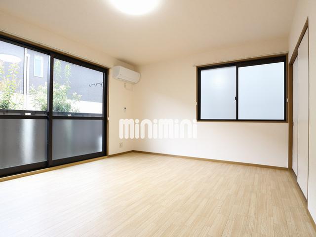 居室・リビング　エアコン付きのリビング。