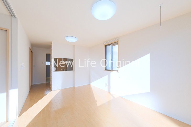 居室・リビング　2面採光で明るいリビングです☆