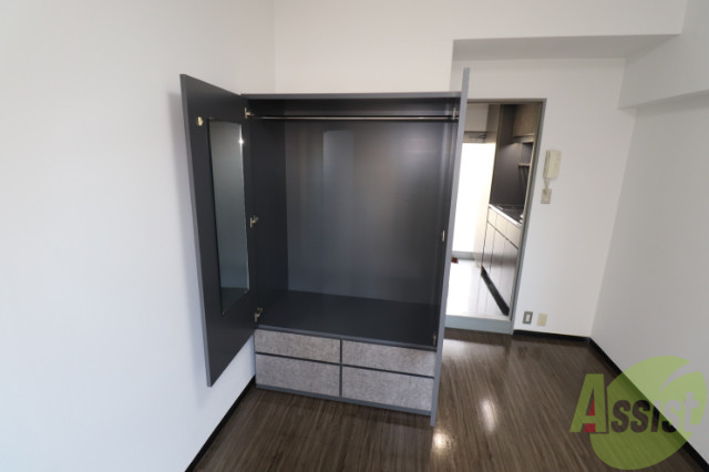 収納　しっかり収納もついています、ロングコートもラクラク収納