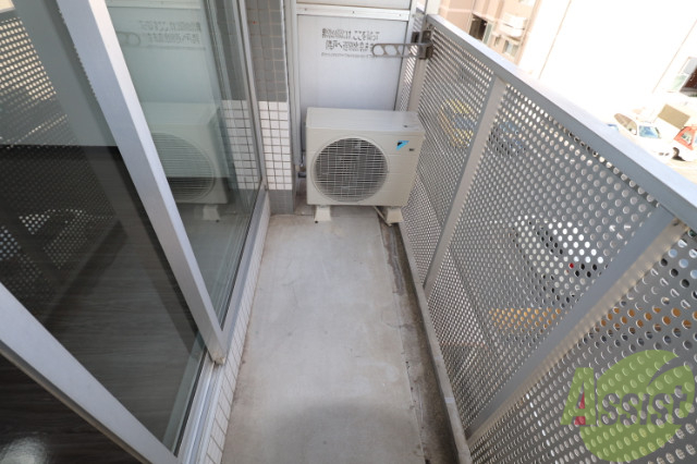 バルコニー　日当たりバッチリ、ふかふかのお布団で眠れますよ。