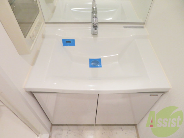 洗面設備　お洒落な独立洗面台で気分も上がりますよ。