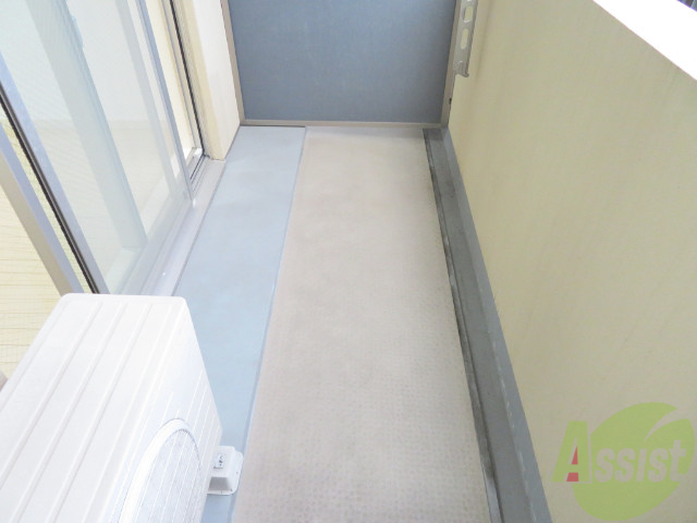 バルコニー　天気のいい日はバルコニーで洗濯物を干せます。