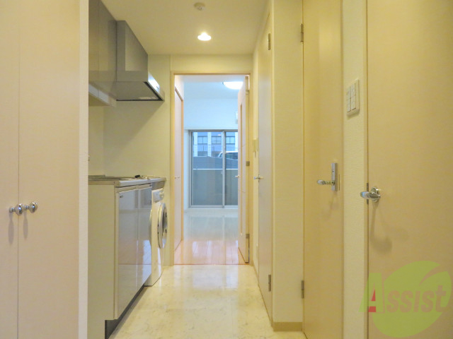 玄関　玄関からの目線です。ドアがあるので、プライバシー面も安心。