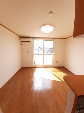 居室・リビング　ゆったり過ごせる居間です