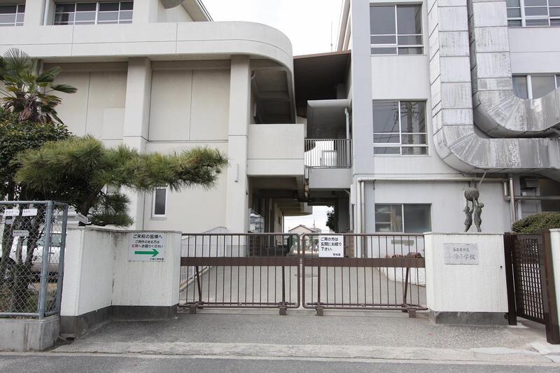 小学校　名古屋市立小碓小学校（小学校）まで233m