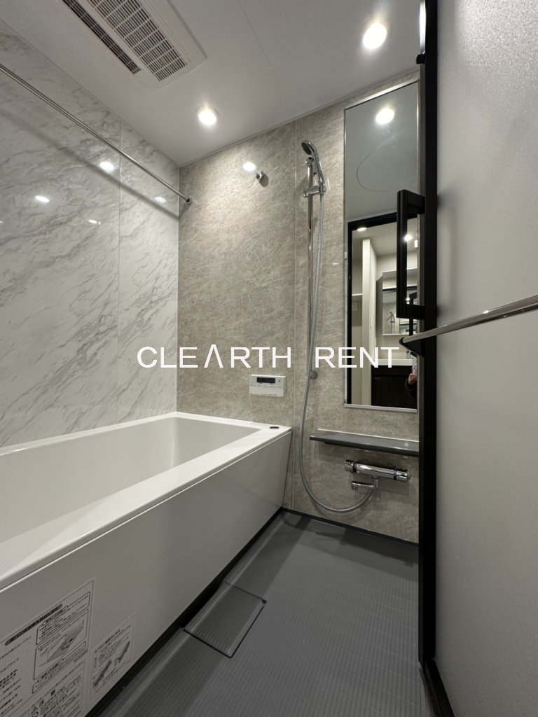 バス・シャワールーム　【生活に便利な室内設備が充実】