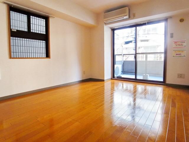 居室・リビング　♪角部屋なので採光と風通しの良いお部屋♪