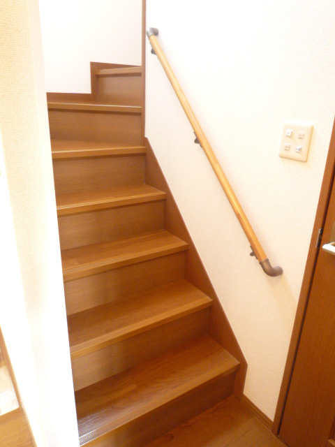 その他　【別室参考写真】階段にも手すりが付いてて安心