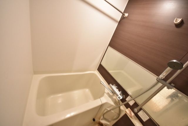 バス・シャワールーム　ゆったり浸かれそうな広々浴槽