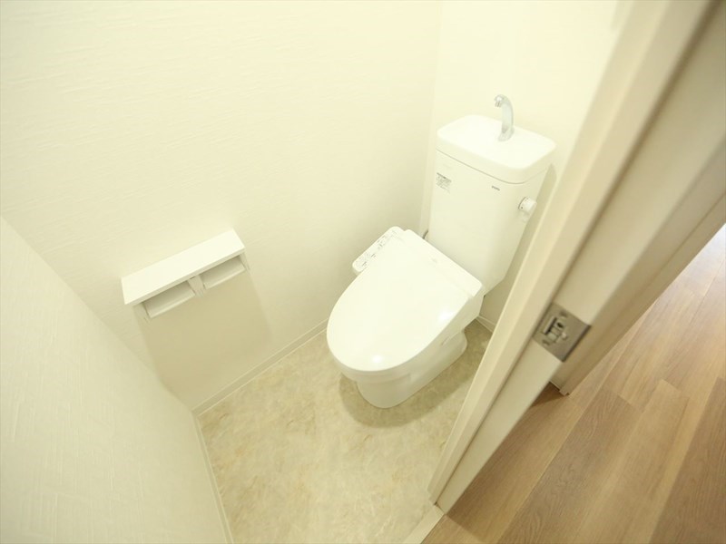 トイレ　温水洗浄暖房便座付トイレ