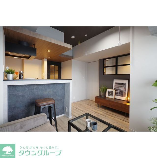 居室・リビング　家具/調度品に関しては配置例を示したものであり、実際の賃貸…